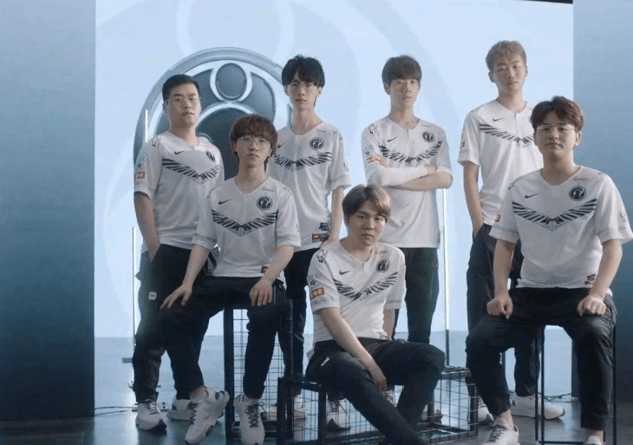 次亮相时的 次亮相时的