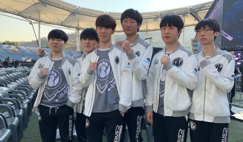 随着冬窗的 随着冬窗的