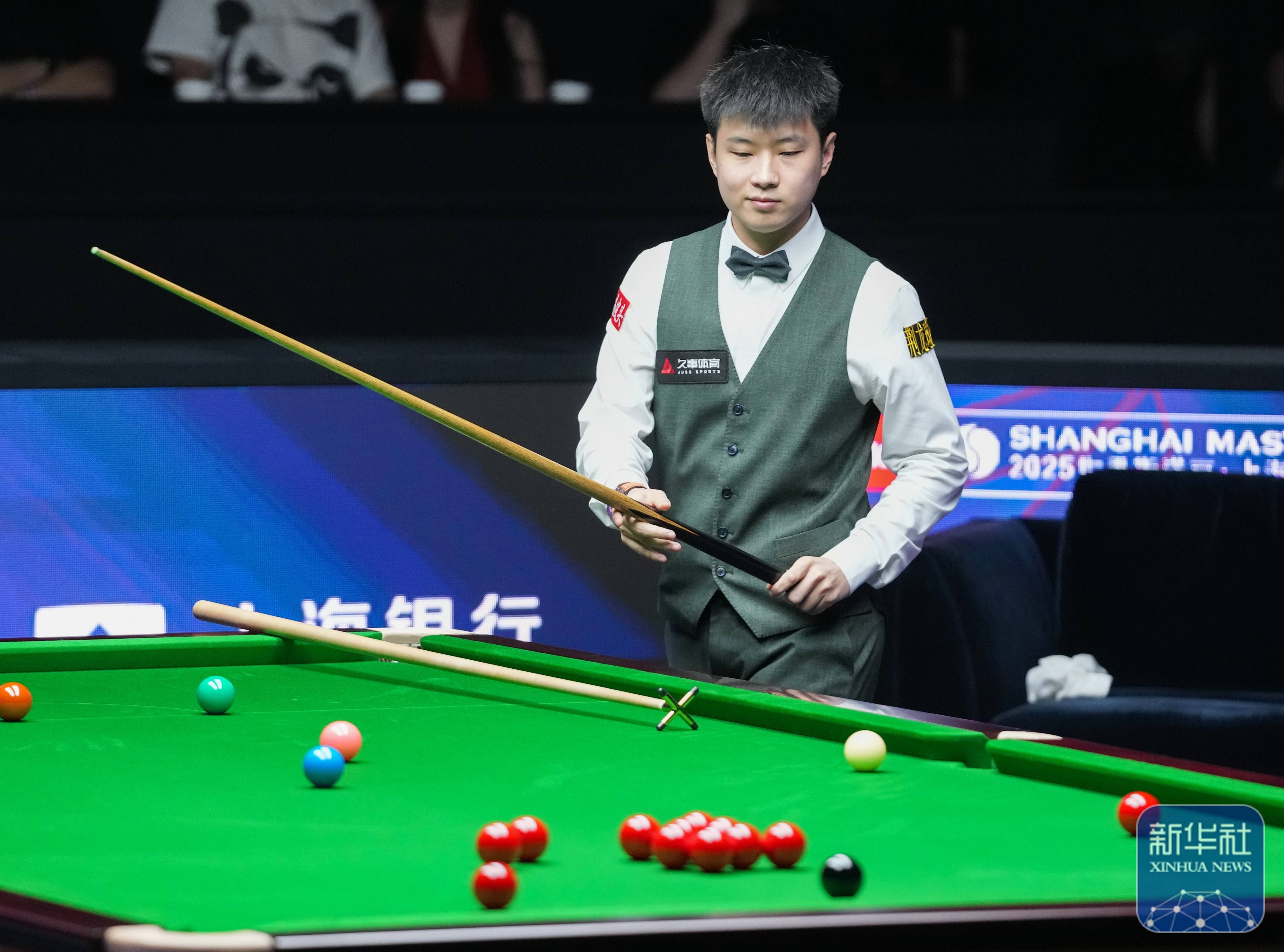 他在抓举阶 他在抓举阶