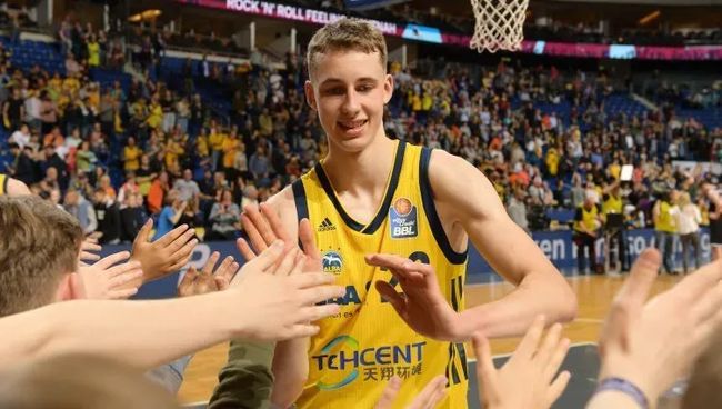 虽然雄鹿已 虽然雄鹿已