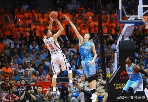 见证队史被 见证队史被